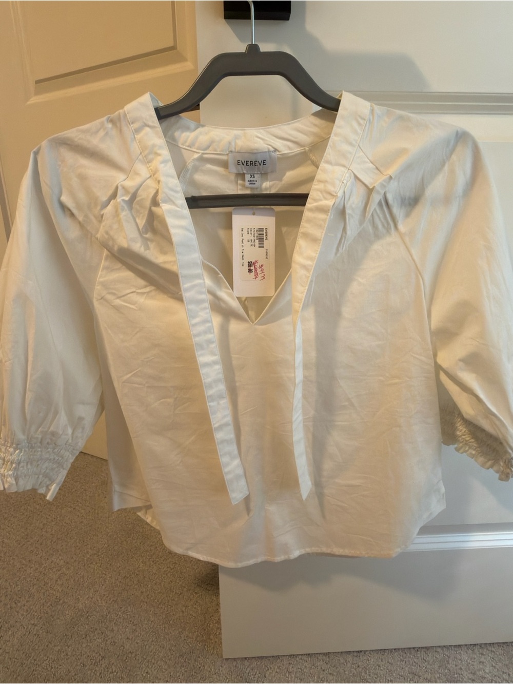 Evereve White V-Neck Tie Smocked Sleeve Blouse